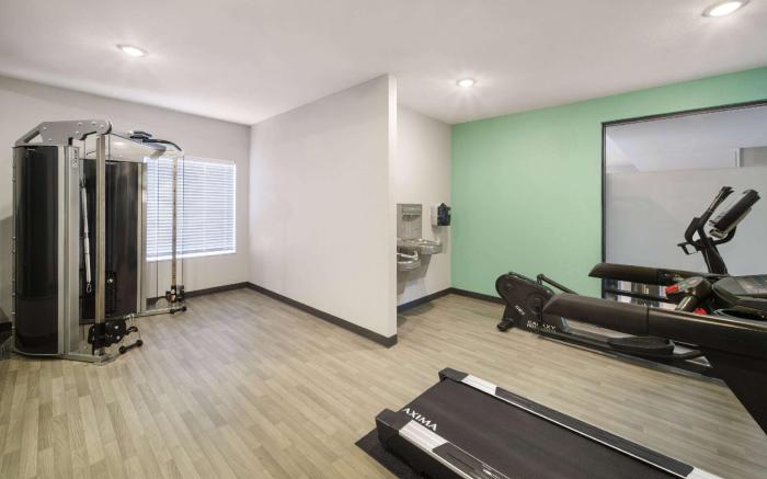 ECHO Suites Extended Stay by Wyndham Phoenix-Peoria/Glendale