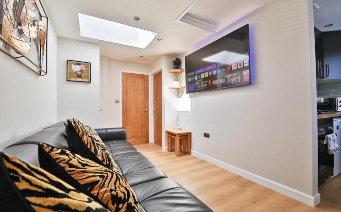 Luxury Detached Bungalow Cardiff Free Parking
