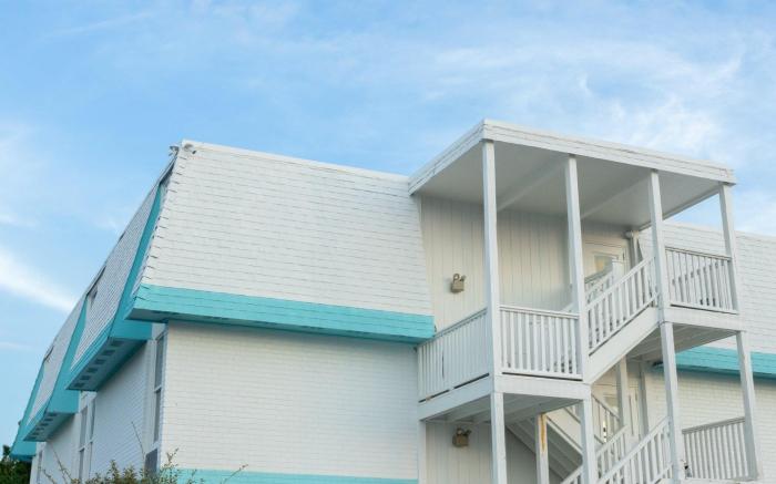 Ocean Sands Beach Boutique Inn - Stay By the Beach