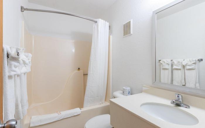 Ocean Sands Beach Boutique Inn - Stay By the Beach