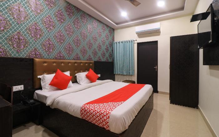 OYO 30586 Hotel Aryan Vilas