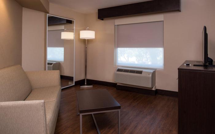 Holiday Inn Express & Suites San Antonio Medical-Six Flags By IHG