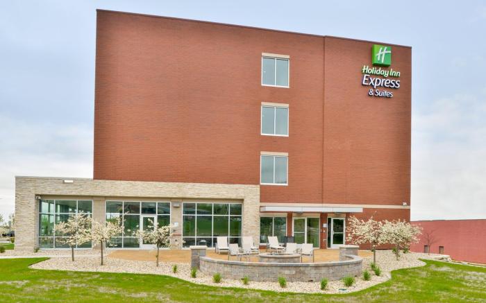 Holiday Inn Express & Suites Madison By IHG