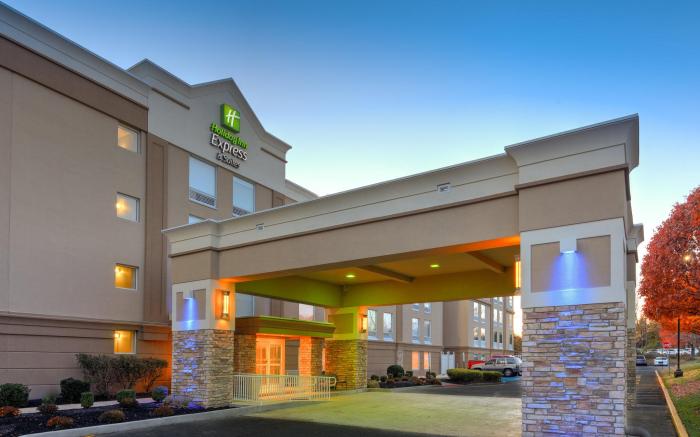 Holiday Inn Express & Suites West Long Branch - Eatontown By IHG