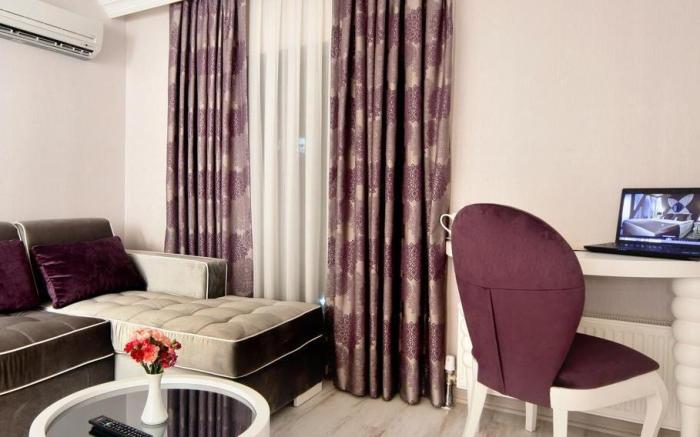 Demonti Hotel