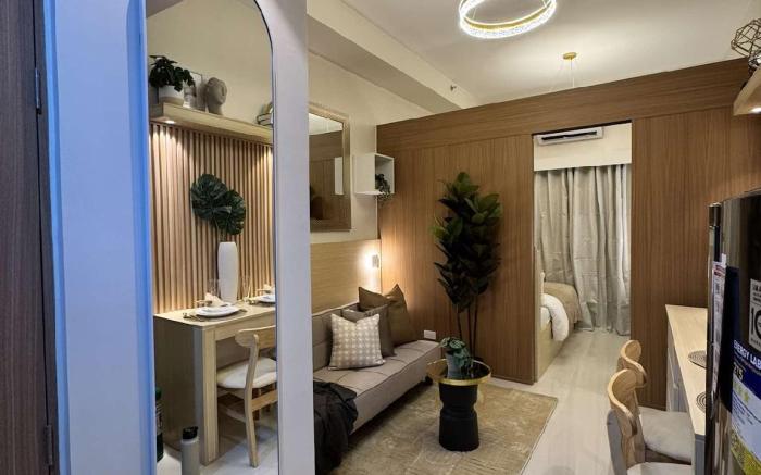 Sleek City Sanctuary 1BR at Red Makati Staycation
