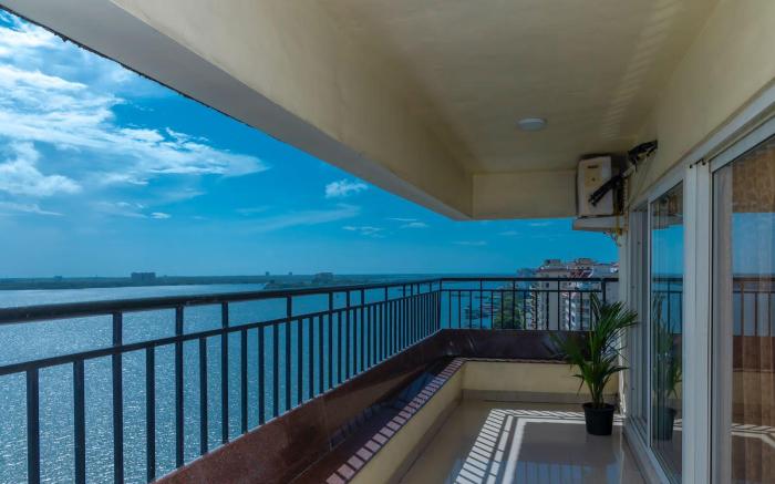 Best 3BHK Seaview Serviced Apartment @Marine Drive