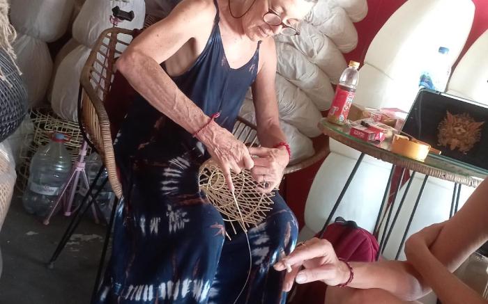 Weaving class rautan lamps