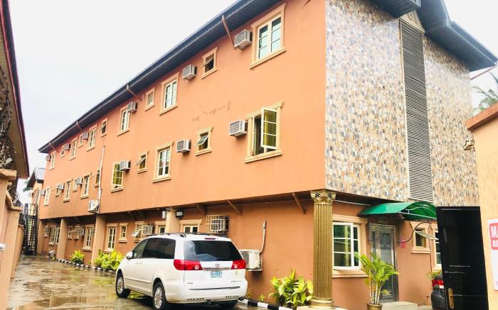 De Lawrence Court & Suites