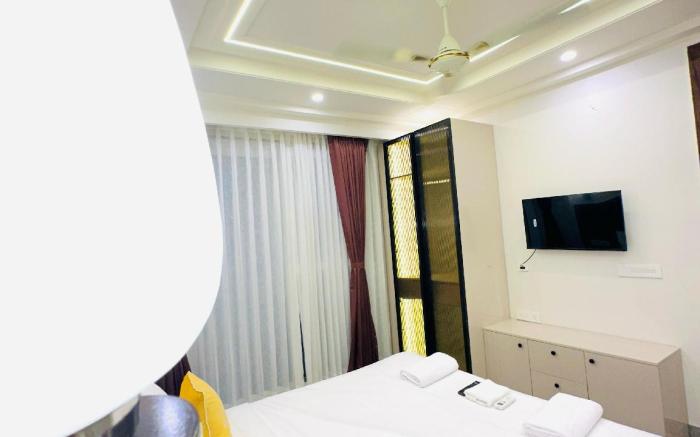 Lime Tree 1BHK Service Apartment Sector 52 Gurgaon