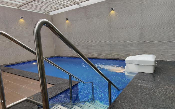 S R Luxury Stays