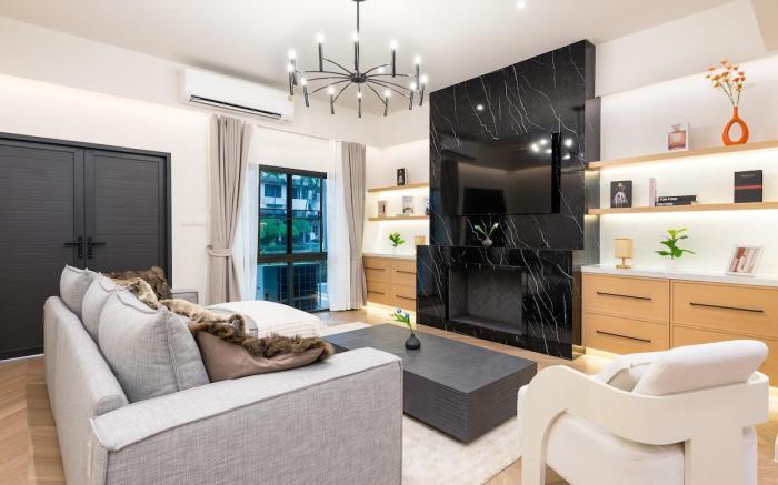 Stylish 5BR Poolhouse + Theater | 2mins to BTS