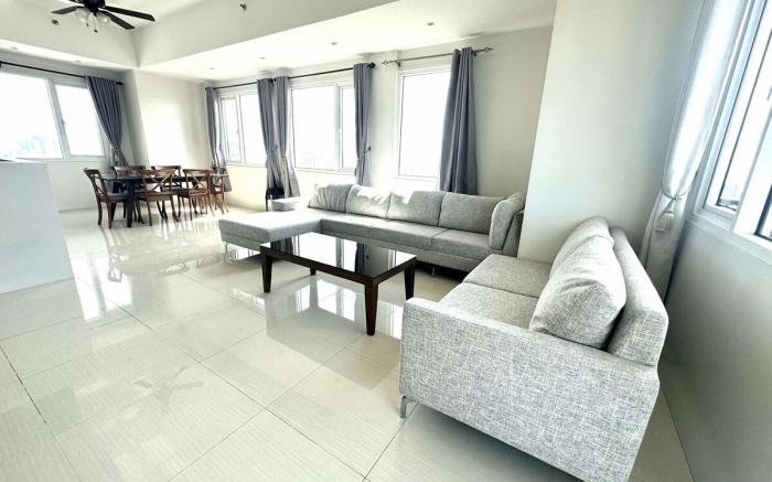 26D Walking distance to Ayala  Malls+ Pool &WiFi