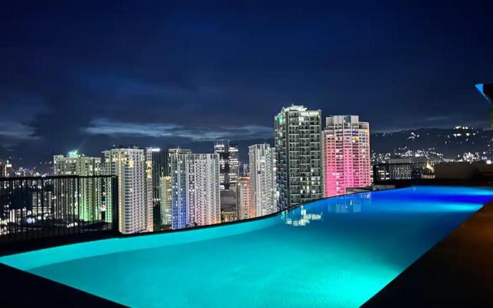 21F Walking distance to Ayala  Malls+ Pool &WiFi