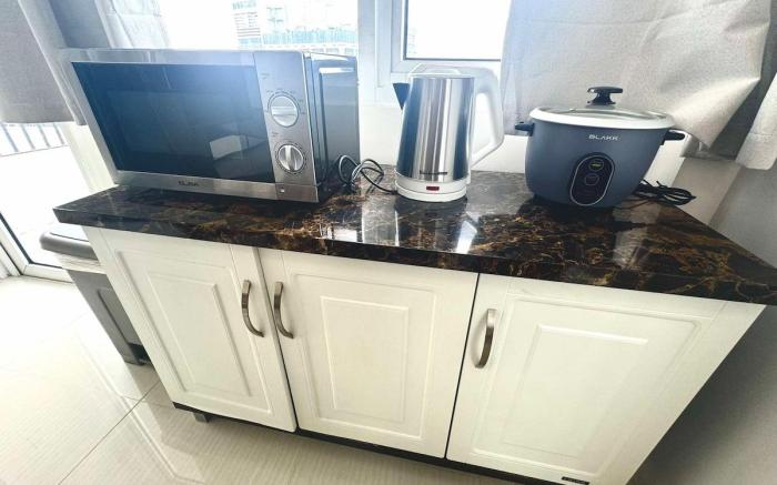 21F Walking distance to Ayala  Malls+ Pool &WiFi