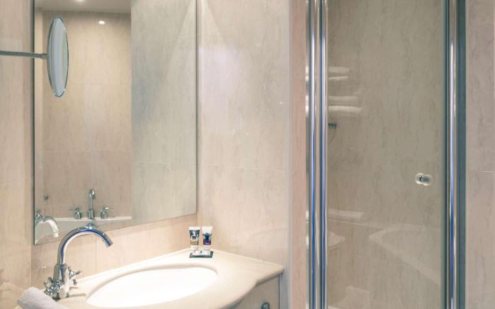 The Luxury Central Cardiff Signature Hotel By Belvilla