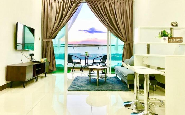 Lovely Spacious Seaview Jacuzzi Bath House w Pool