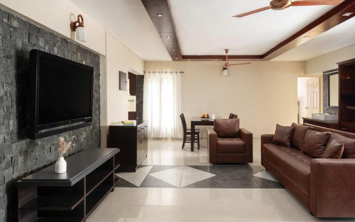 Charming Apartment In Kochi | Marine Drive