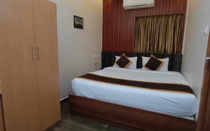 Green Palace Inn