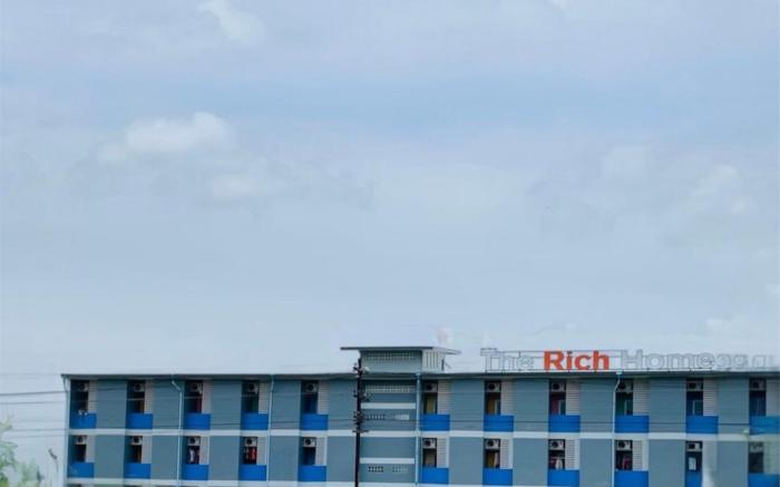 The Rich Home