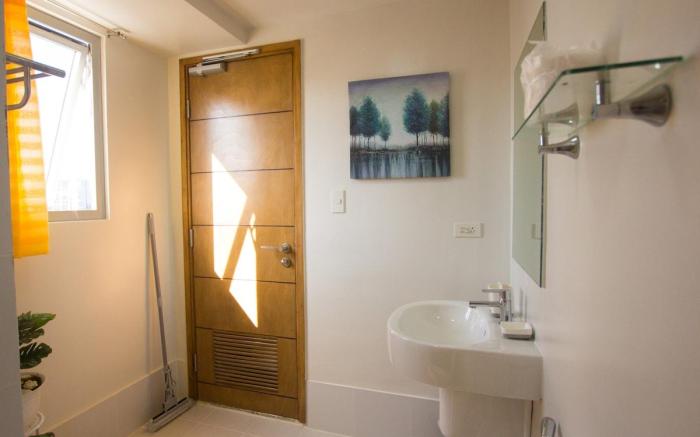 Casa - Chic Pool View Studio Near Ayala Mall