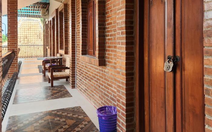 RedDoorz near Stasiun Sragen