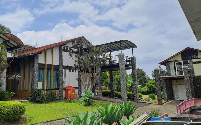 Villa Alium/Alila by Villa Istana Bunga 