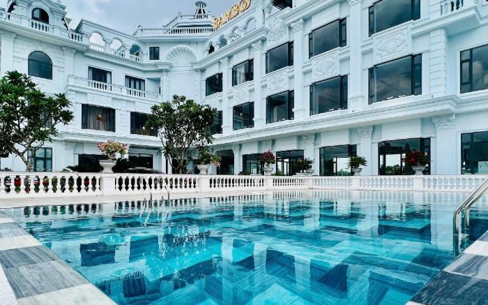 Bamboo Riverside Boutique Hotel
