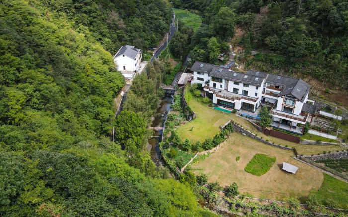 XiangLu YiMo · Valley Retreat Guesthouse