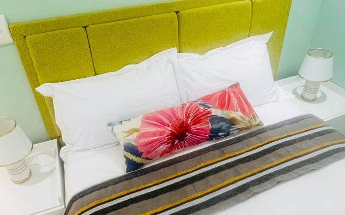THE NIGHT GUESTHOUSE 