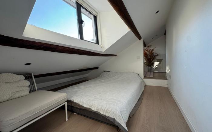 老上海风情｜愚园路旁•武夷路法租界复式洋房 | 地铁2/3/4号线中山公园商圈，静安寺，东方明珠外滩