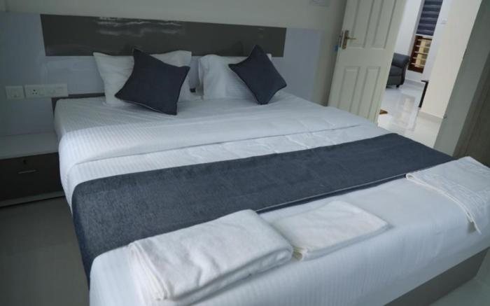Yelza Hotel and Residence