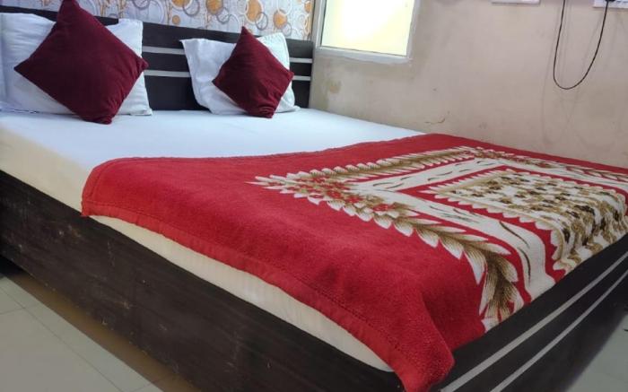 Goroomgo Gayatri palace Vrindavan