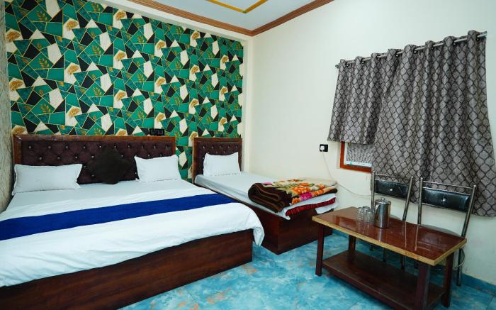 Tejas paying guest house & Restaurant