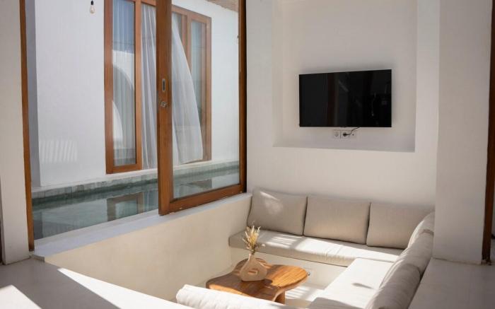 Elegant Villa with Pool & Sunset Rooftop in Canggu