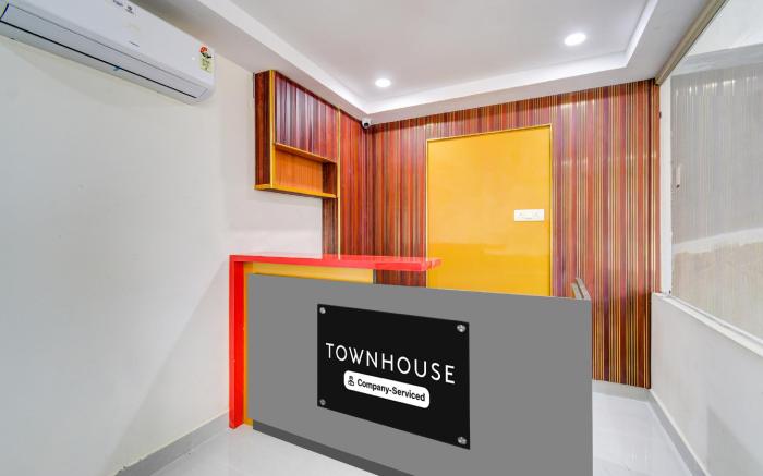 Super Townhouse Oak Kamineni Bus Stop