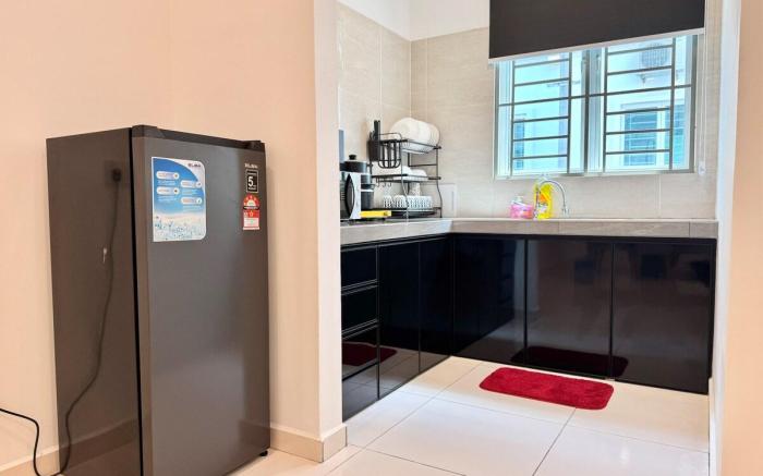 A Pleasant 4BR Home IV - 5 mins to shops and mall