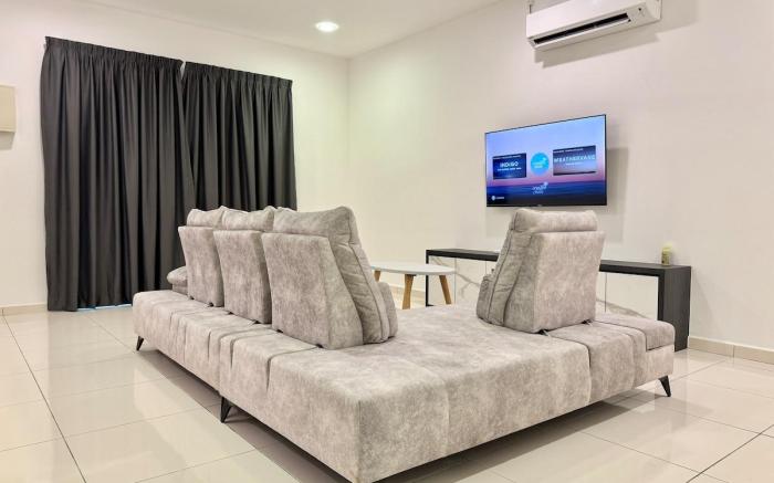 A Pleasant 4BR Home IV - 5 mins to shops and mall