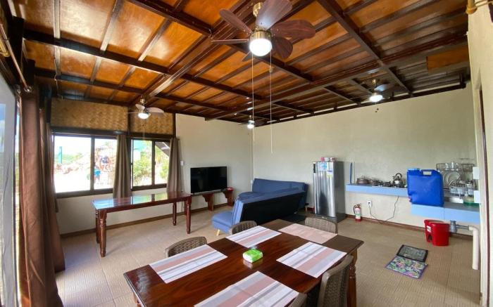3 Bedroom Beachhouse w/pool