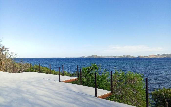 4 Bedroom Beachhouse w/pool