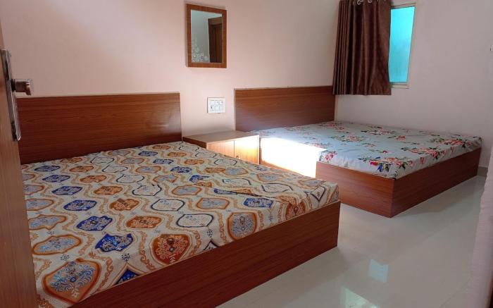 Goroomgo Saraswati Devi Atithi Bhawan Vrindavan