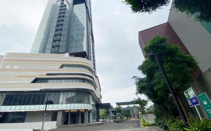 Strategic Studio Grand Sungkono Lagoon By Travelio