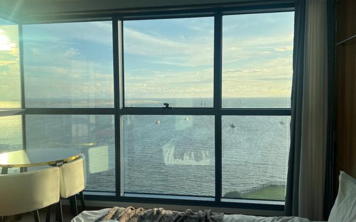 BR3 Breathtaking Manila Bay and Sunset View 90Sqm