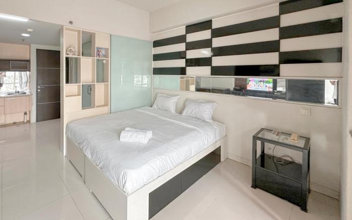 Minimalist Studio The Square Surabaya By Travelio