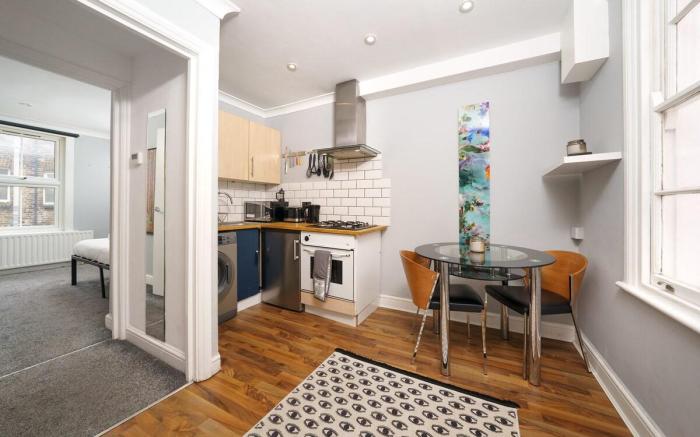 Bright 1BR Flat | Whitechapel & Shoreditch Nearby