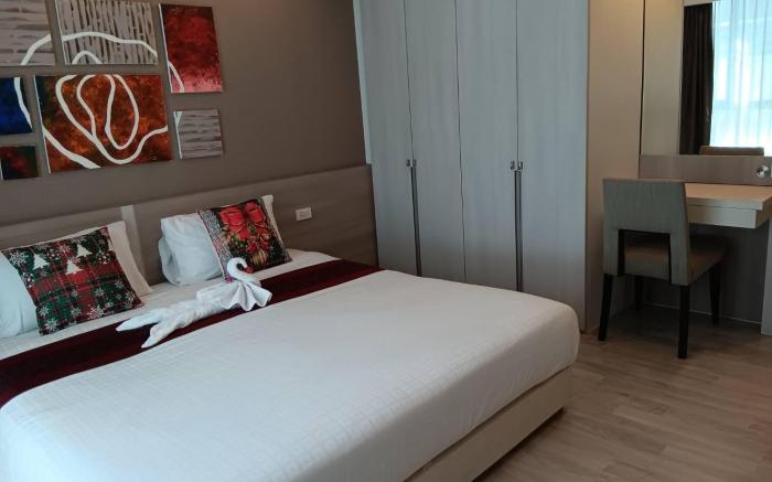 King Deluxe Suite next to BTS