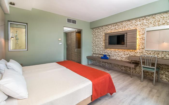 Pegasos Deluxe Beach Hotel