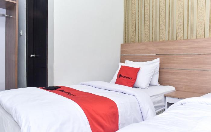 RedDoorz Plus near Malang Town Square