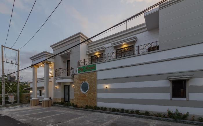 RedDoorz Plus near Pantai Malalayang Manado