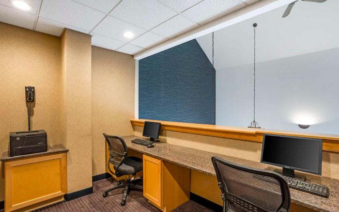 SureStay Studio by Best Western Paradise Lancaster County
